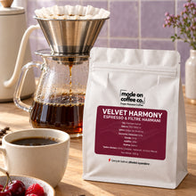 Görseli Galeri görüntüleyiciye yükleyin, Velvet Harmony – Filtre ve Espresso Harmanı – metal dripper ile filtre kahve demleme – Mode On Coffee Co.