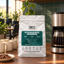 Görseli Galeri görüntüleyiciye yükleyin, Nyamasheke Rwanda Nitelikli Filtre Kahve – 1 kg paket ile filtre kahve makinesi – Mode On Coffee Co.