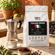 Görseli Galeri görüntüleyiciye yükleyin, Italian Mode – Filtre ve Espresso Harmanı – 1 kg paket ile moka pot ve kahve fincanı – Mode On Coffee Co.