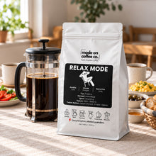 Görseli Galeri görüntüleyiciye yükleyin, Relax Mode – Kolombiya Filtre ve Espresso Kahve – 1 kg paket ile kahvaltı masasında French press – Mode On Coffee Co.