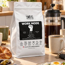 Görseli Galeri görüntüleyiciye yükleyin, Work Mode – Brezilya Filtre ve Espresso Kahve – 1 kg paket ile kahvaltı masasında French press – Mode On Coffee Co.