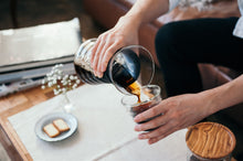 Görseli Galeri görüntüleyiciye yükleyin, Hario V60 02 Sürahili Dripper