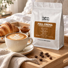 Görseli Galeri görüntüleyiciye yükleyin, Full Crema – Espresso Harmanı – kahvaltı tepsisinde cappuccino ve kruvasan – Mode On Coffee Co.
