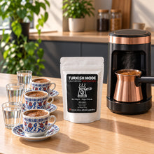 Görseli Galeri görüntüleyiciye yükleyin, Turkish Mode Türk Kahvesi 5'li Paket – 100 g paket ile Türk kahvesi makinesi – Mode On Coffee Co.
