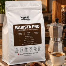 Görseli Galeri görüntüleyiciye yükleyin, Barista Pro – Filtre ve Espresso Harmanı – 1 kg paket ile moka pot ve kahve fincanı – Mode On Coffee Co.
