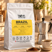 Görseli Galeri görüntüleyiciye yükleyin, Brezilya Yellow Bourbon – Filtre ve Espresso Kahve – 1 kg paket ile moka pot ve kahve fincanı – Mode On Coffee Co.
