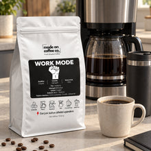 Görseli Galeri görüntüleyiciye yükleyin, Work Mode – Brezilya Filtre ve Espresso Kahve – 1 kg paket ile filtre kahve makinesi, termos ve kupa – Mode On Coffee Co.
